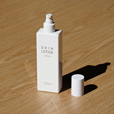 Gesicht, das PETG-leere Plastikflaschen 250ml für Toner-Hautpflege-Creme festzieht
